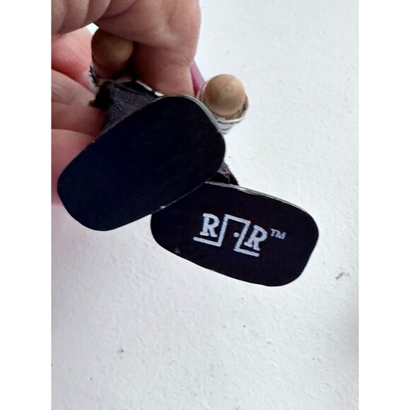 Ryan's Room Wooden Dollhouse Miniature Grandpa Grandma Daughter Figurines - Picture 6 of 9